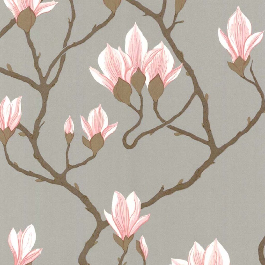 Behang met een patroon van roze magnoliabloemen en bruine takken op een grijze achtergrond uit de Cole & Son Contemporary Collection.