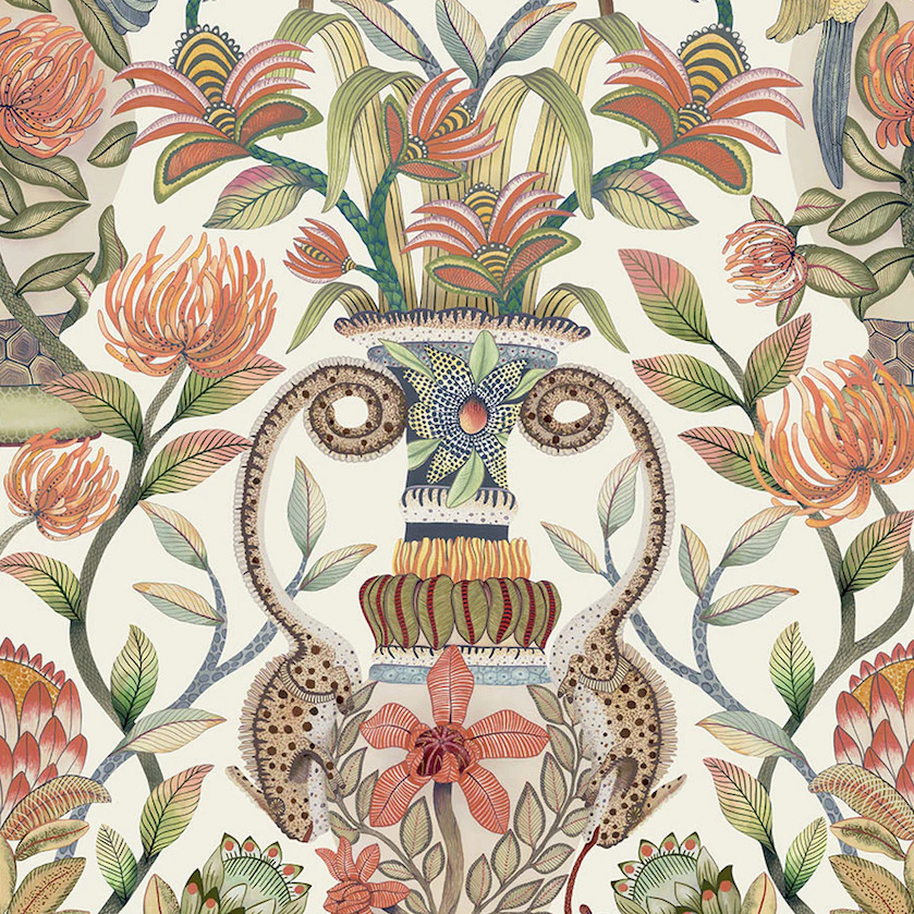 Decoratief Ardmore Jabula-behang met een kleurrijke vaas, exotische bloemen en fantasierijke dierenillustraties in een symmetrisch patroon.