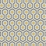 Behang met een geometrisch patroon van beige zeshoeken en zwarte omlijningen uit de Cole and Son Hicks' Hexagon collectie.