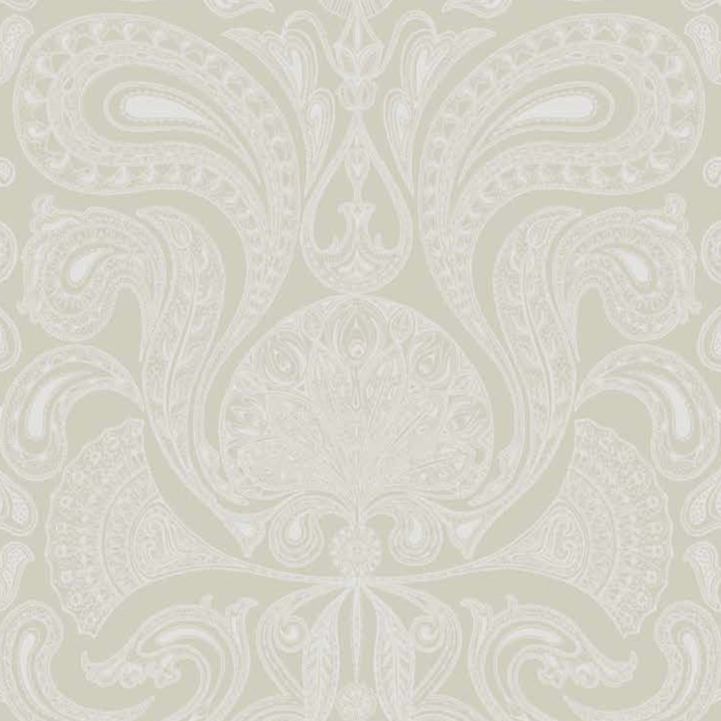 Beige Cole and Son Malabar 661003 behang met sierlijk paisley-patroon in lichte tinten.