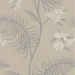 Beige Cole & Son Mimosa behang met sierlijke grijze takken en witte bessen.