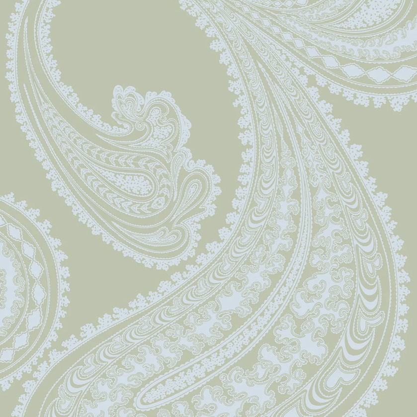 Lichtgroen Cole and Son Rajapur behang met groot klassiek paisley-patroon in wit.