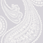 Lichtgrijs Cole and Son Rajapur behang met een wit paisley-patroon.