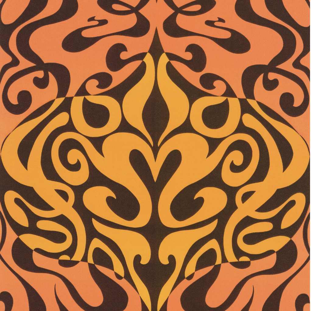 Oranje-bruin Cole & Son Woodstock 697126 behang met sierlijk, symmetrisch retro-patroon.