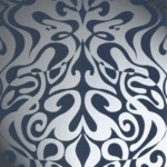 Behang met een sierlijk, donkerblauw organisch patroon op een zilvergrijze achtergrond uit de Cole and Son Woodstock collectie.