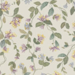 Bloemrijk Cole & Son-behang Flora 124/3020 met sierlijke klimplanten en pastelkleurige bloemen op een lichte achtergrond.