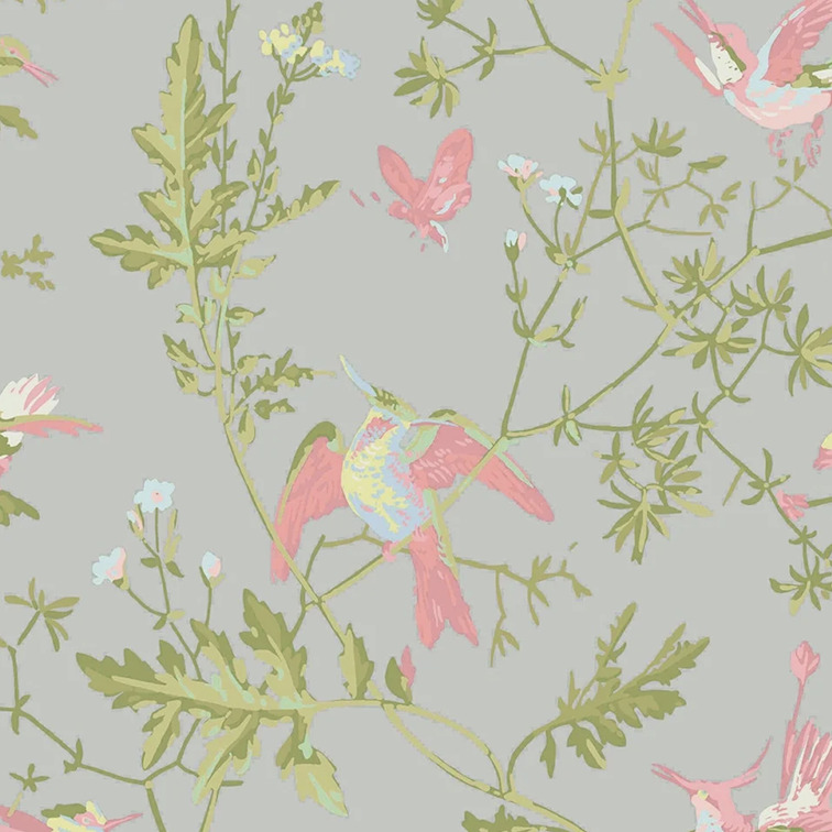 Pastelgroen Cole & Son-behang met kolibries, vlinders en bloemen op een lichtgrijze achtergrond.