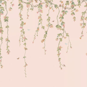 Lichtroze behang met hangende bloemranken, kolibries en vlinders uit het Cole & Son Hummingbirds Flora ontwerp.