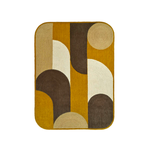 Rechthoekig Elitis Acapulco vloerkleed in bananengeel met abstract geometrisch patroon in bruin, beige en wit.