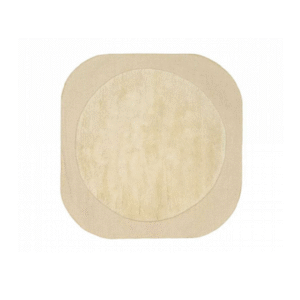 Beige Elitis Alaska TA 125 03 08 vloerkleed met een ronde binnenvorm en afgeronde vierkante buitenrand.