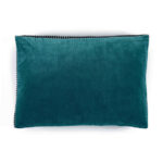 Rechthoekig fluweel kussen in smaragdgroen uit de Elitis Athena CO 226 42 03 collectie.