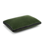 Groen Elitis Athena sierkussen CO-226-65-03 met fluwelen textuur en decoratieve zijkant.