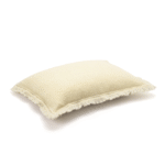 Crèmekleurig Elitis Balsac sierkussen CO-251-02-02 Neige met franjerand, achterzijde zichtbaar.
