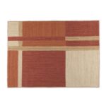Vloerkleed Elitis Gustave TA 137 35 05 met een geometrisch patroon in rood-, beige- en natuurtinten.