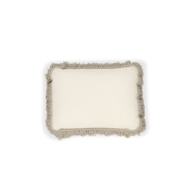 Rechthoekig Elitis Honore kussen in crèmekleur met beige franjerand, zijkantaanzicht.
