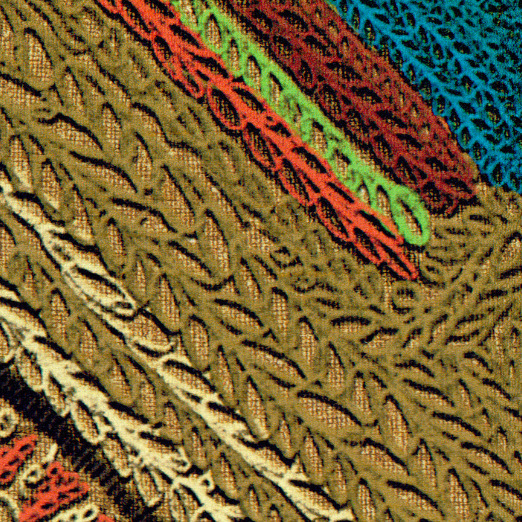 Detail van het Elitis Hydra Lin Brodés VP 957-01 textiel met kleurrijk, reliëfrijk borduurpatroon.