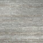 Grijze textielstructuur met een zijdeachtige metallic glans uit de Elitis Kosa-collectie, model VP 935 90.