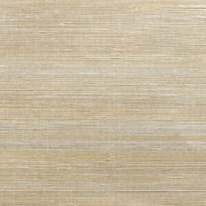 Beige wandbekleding met een zijdeachtige textuur en subtiele metallic glans uit de Elitis Kosa Silk Metal collectie.