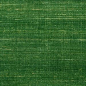 Groen zijden textiel met een licht metallic effect uit de Elitis Kosa Silk Metal collectie, model VP 935 94.