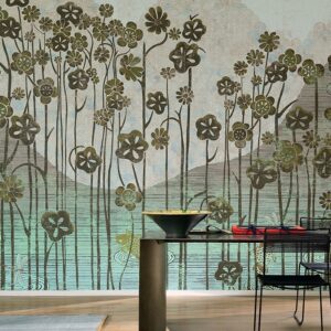 Wanddecoratie uit de Elitis Les Pays Lointains-collectie met gestileerde bloemen en een Aziatisch geïnspireerd landschap als achtergrond.