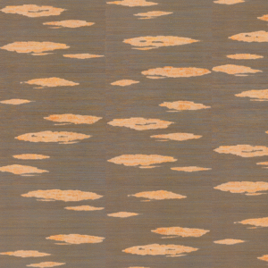 Behangontwerp Elitis Maestra Orion met abstracte, wolkvormige patronen in beige en oranje op een bruin-grijze achtergrond.