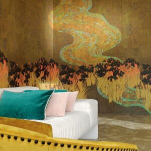 Wandbekleding uit de Elitis Mémoire d’un jardin collectie met een bloemrijk motief en glinsterende accenten achter een moderne witte bank met gekleurde kussens.
