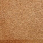 Close-up van Elitis Movida VP 948 93 behang met een textuur van horizontale koperkleurige lijnen.