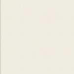 Licht beige behang met subtiele verticale strepen uit de Elitis Parthenon Rayures Jumelles collectie.