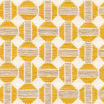 Geweven Elitis Sarnico outdoor stof met geel en beige geometrisch patroon op een crèmekleurige achtergrond.