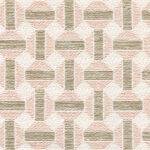 Patroon van de Elitis Sarnico outdoor stof in pastelroze, beige en wit met geometrisch design.