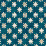 Outdoorstof Elitis Sebino OD 115-45 met een patroon van beige en witte stervormige motieven op een turquoise achtergrond.