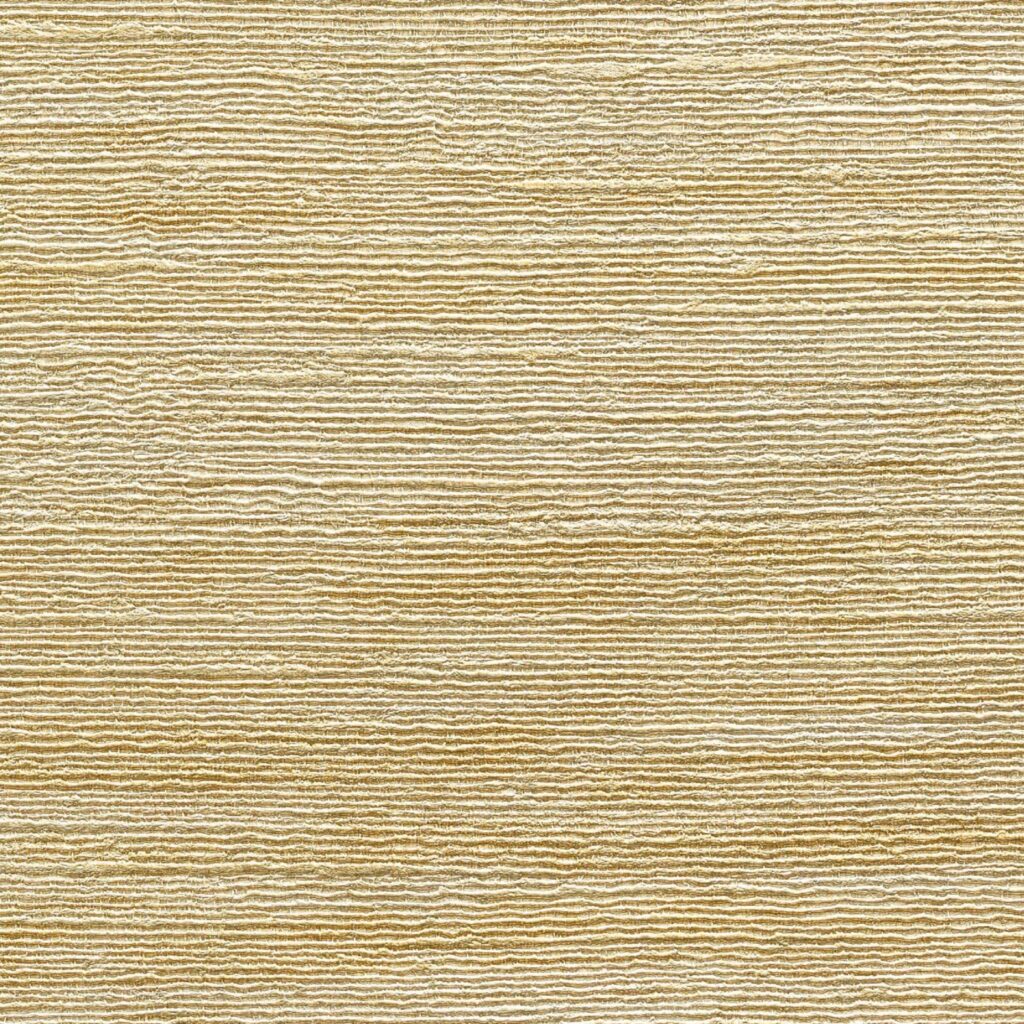 Goudkleurig Elitis Seta Metal behang met een horizontale, gegolfde textuur.