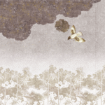 Illustratie van een vogel die onder een donkere wolk boven een gestileerd bloemenlandschap vliegt, uit het Elitis-TP-291-03 ontwerp.