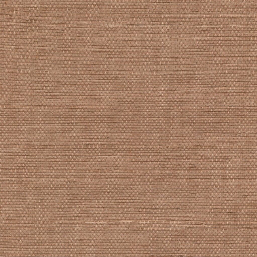 Close-up van Elitis Tribus sisal behang in een warme, bruinachtige tint met een fijne horizontale weefstructuur.