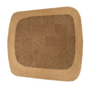 Bruin Elitis Yasabai vloerkleed TA 122 72 07 moka met afgeronde hoeken en een geometrisch patroon.