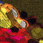 Detail van het Elitis Zakinthos VP 956 01 panorama behang met kleurrijk, abstract borduurpatroon op textielstructuur.