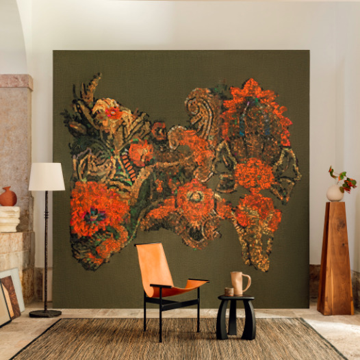 Moderne interieursetting met het Elitis Zakinthos VP 956 01 panorama behang met bloemmotief als opvallend middelpunt.