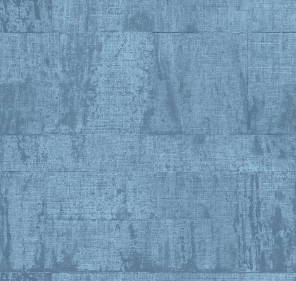 Blauw Elitis Atelier d’Artiste VP 880 40 behang met een textuur van verweerde, horizontale stroken.