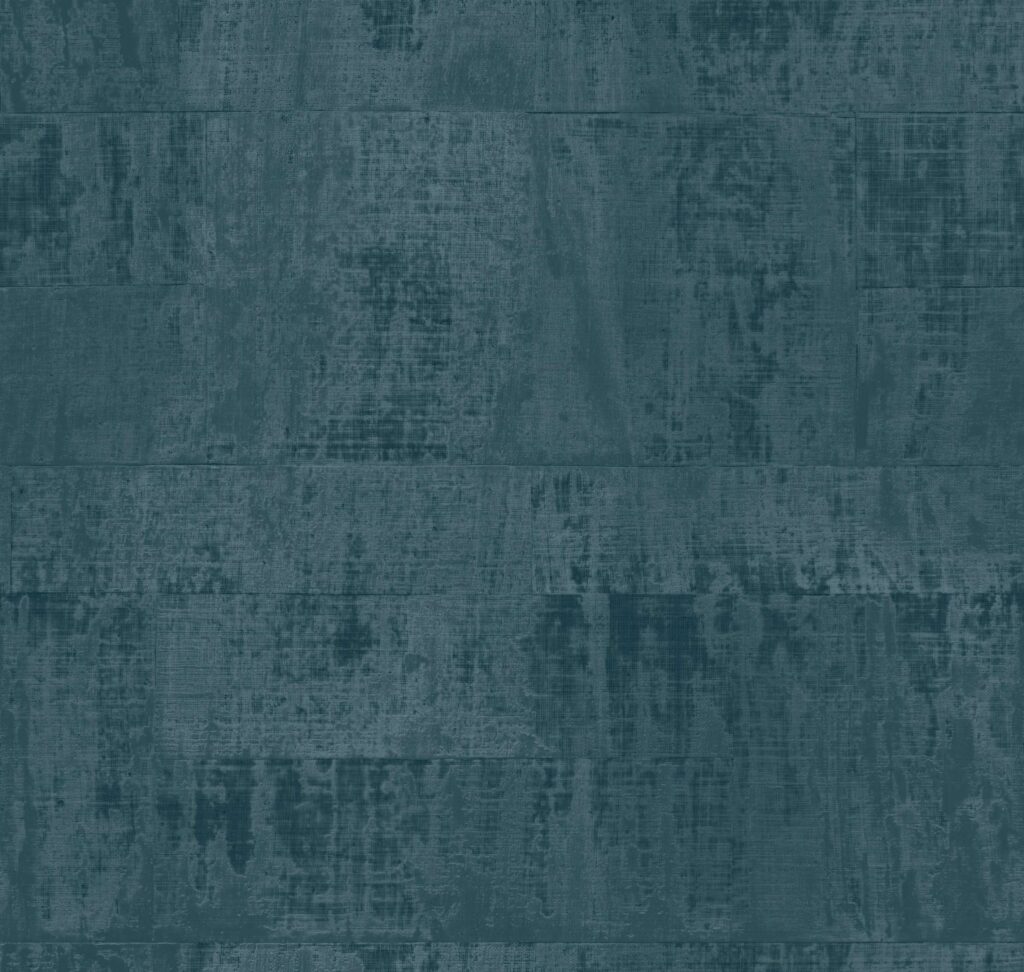 Donkerblauw Elitis Atelier d'Artiste VP 880 42 behang met een verweerde, textielachtige structuur.