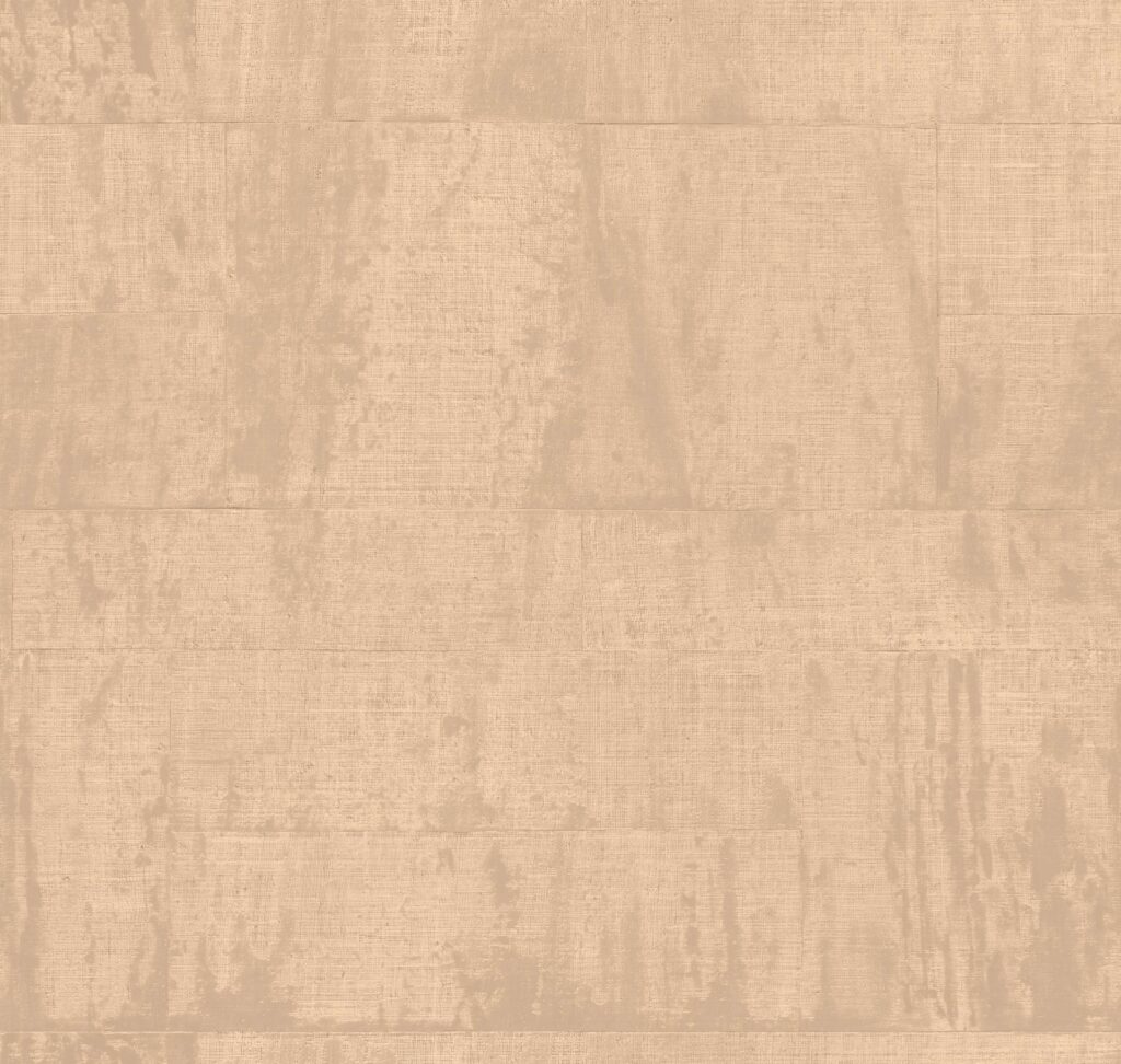 Beige behang met een textielachtige structuur en subtiele, onregelmatige patronen uit de Elitis Atelier d’Artiste collectie.