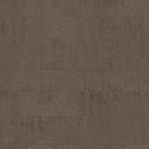Donkerbruin behang met een verweerde textuur uit de Elitis Atelier d'Artiste VP 880 70 collectie.