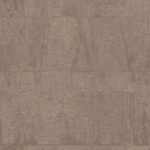 Behang met een verweerde, artistieke textuur in warme bruinroze tinten uit de Elitis Atelier d’Artiste collectie.