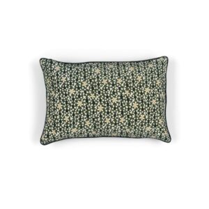 Rechthoekig Elitis Azteca kussen met donkergroene achtergrond en geometrisch bloemenpatroon in beige en wit.