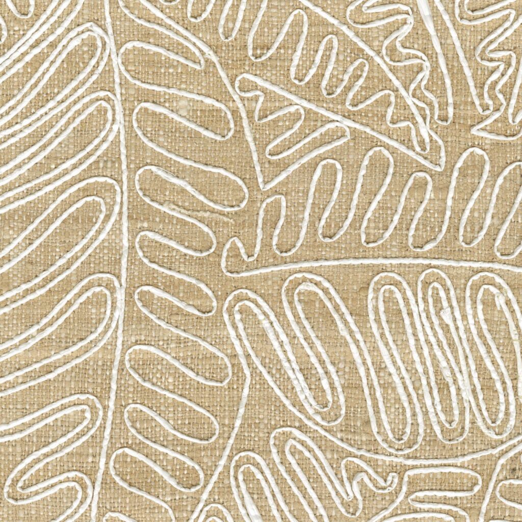 Beige Elitis Baleares Anita LZ 900 02 stof met wit geborduurd abstract bladpatroon.
