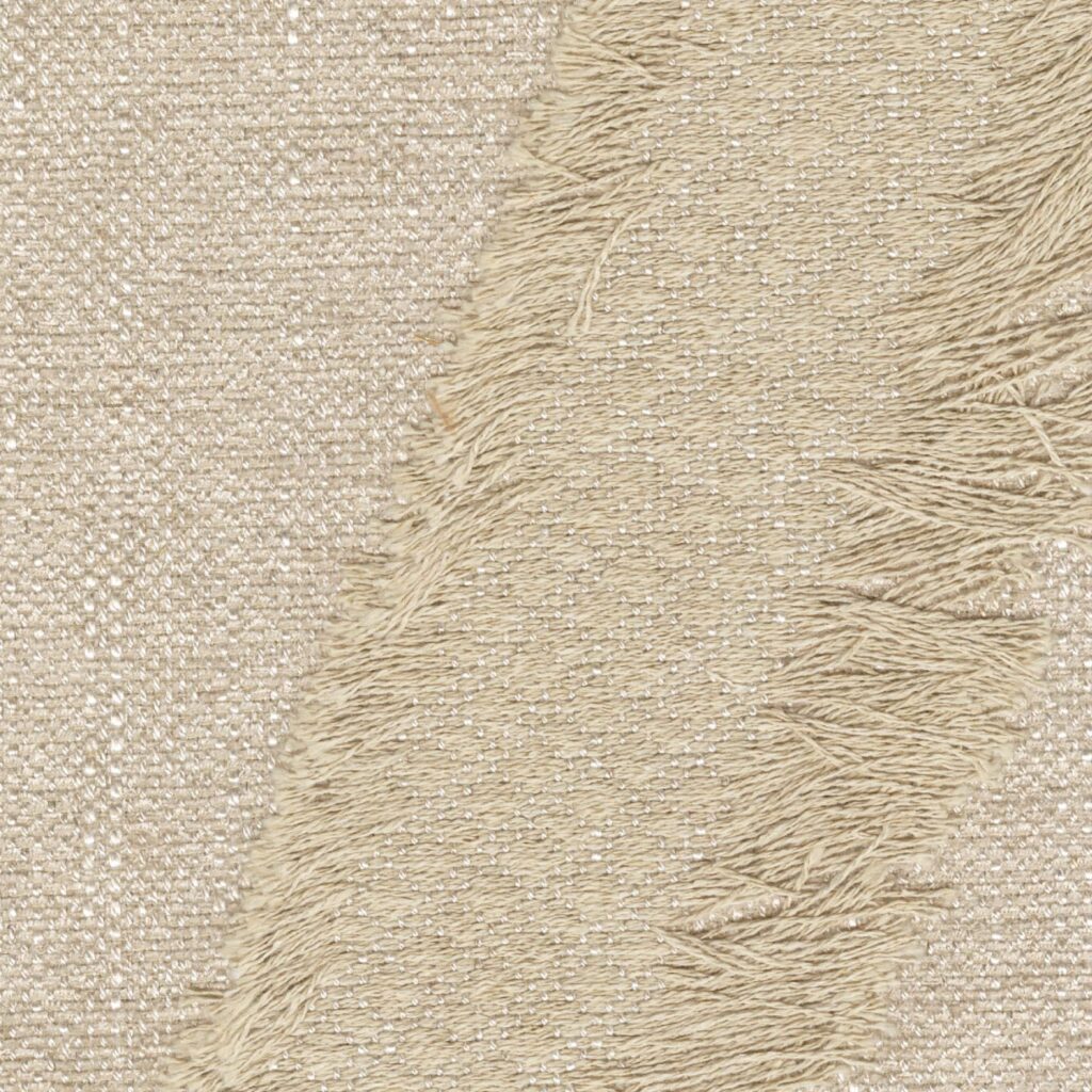 Beige Elitis Baleares Duna stof met afwisselend glad en pluizig geweven textuur.