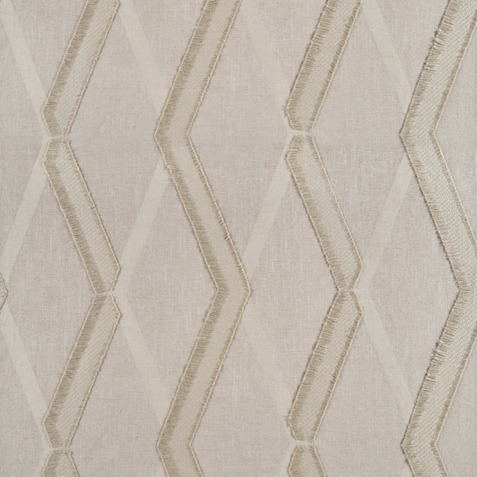Beige Elitis Baleares Duna stof met een geometrisch zigzagpatroon in reliëf.