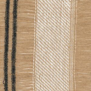 Detailopname van Elitis Baleares Eularia JU-001-29 textiel met beige, witte en zwarte geweven strepen.