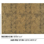 Decoratief patroon Elitis Baleares Llenya LZ 905 01 met organische lijnen in bruintinten en afmetingen in centimeters en inches.