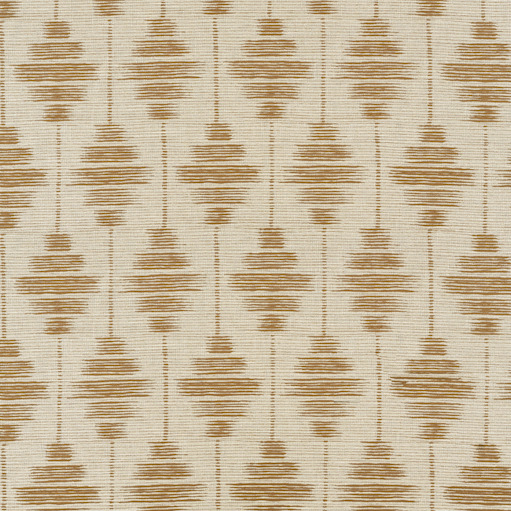 Beige stof met een herhalend geometrisch patroon in bruin uit de Elitis Baleares Talaia LZ 903 79 collectie.