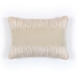 Rechthoekig Elitis Basile CO 257 17 02 sierkussen van Buningh in beige met lichte, verticale strepen.